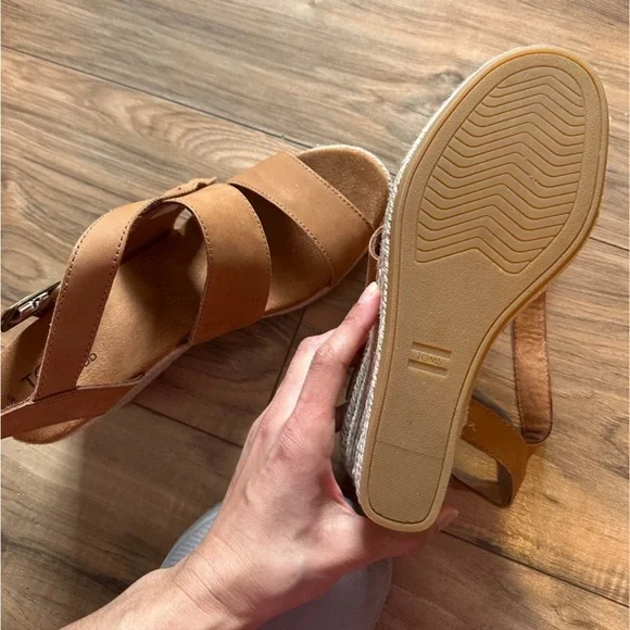 TOMS Madelyn Tan Leather Wedge Sandal - Picture 5 of 7